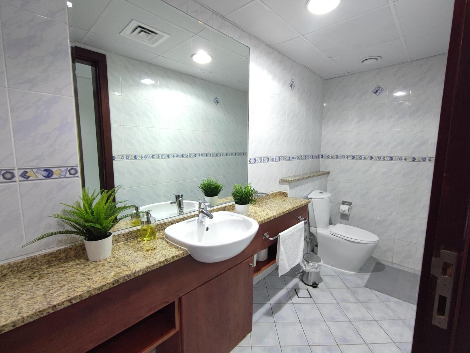 One Bedroom Apartment With Pool & Gym Near Marina Dubaj Exteriér fotografie